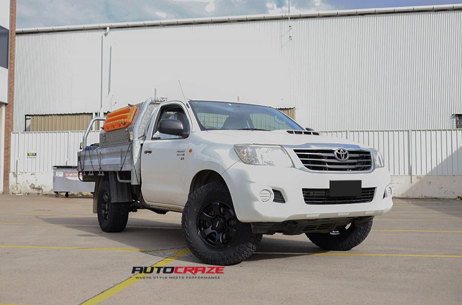 TOYOTA HILUX N70 4WD GRANDE SATIN BLACK